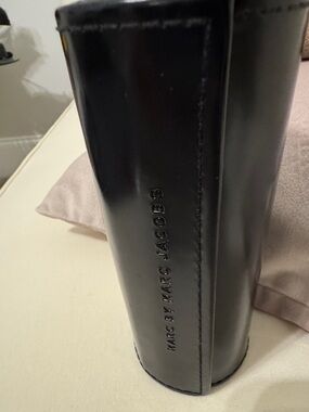 Ray-Ban Brown Textured Sunglasses Case - 1971 Square & a round Marc Jacob’s case